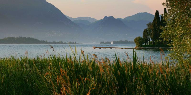 放松与养生的热疗艺术：从喜马拉雅盐屋到红外线桑拿的深度面部护理之旅